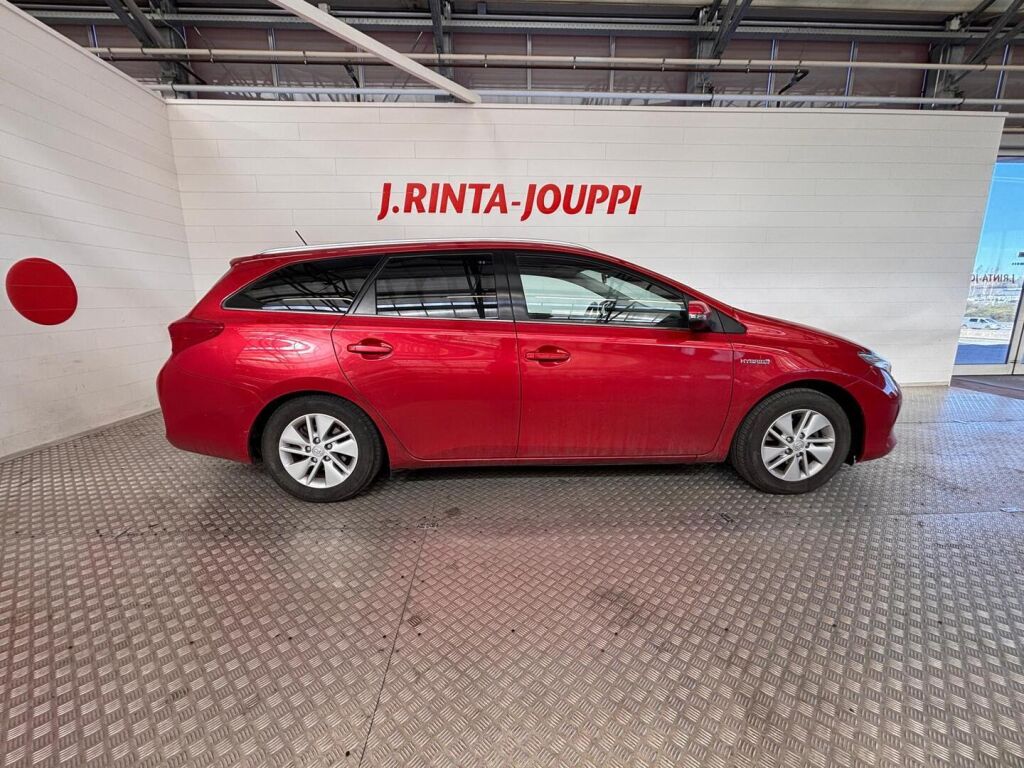 Toyota Auris 2013 Punainen