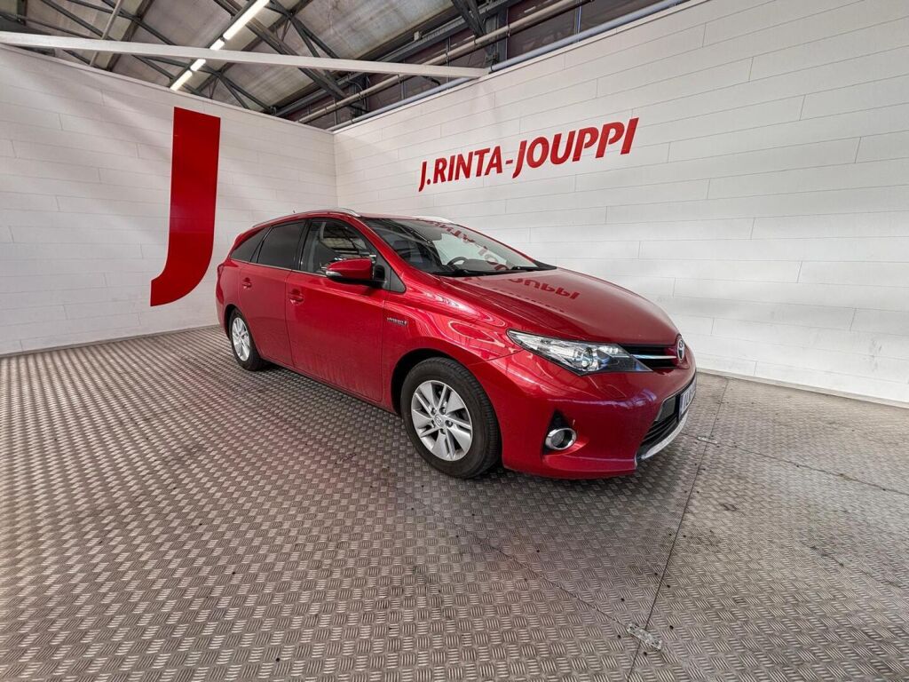 Toyota Auris 2013 Punainen