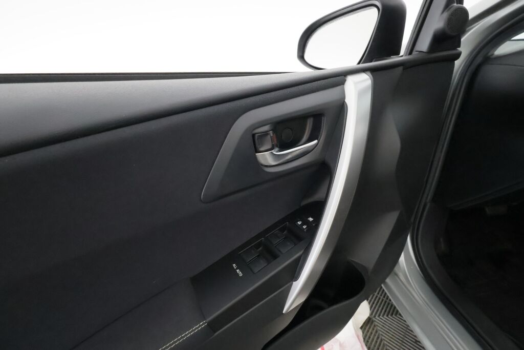 Toyota Auris 2014 Harmaa