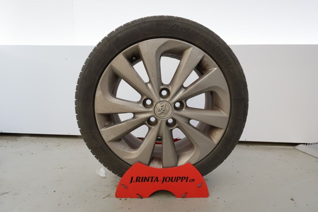 Toyota Auris 2014 Harmaa