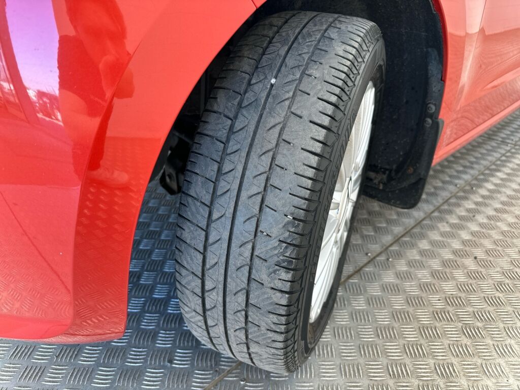 Volkswagen up! 2014 Oranssi