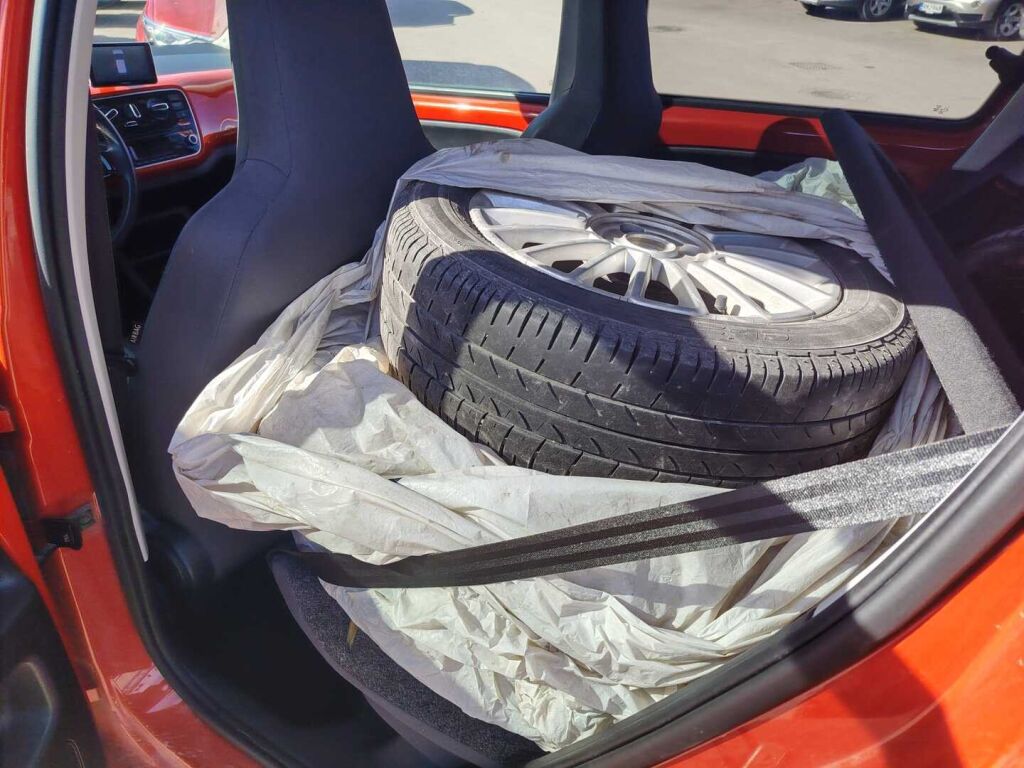 Volkswagen up! 2014 Oranssi