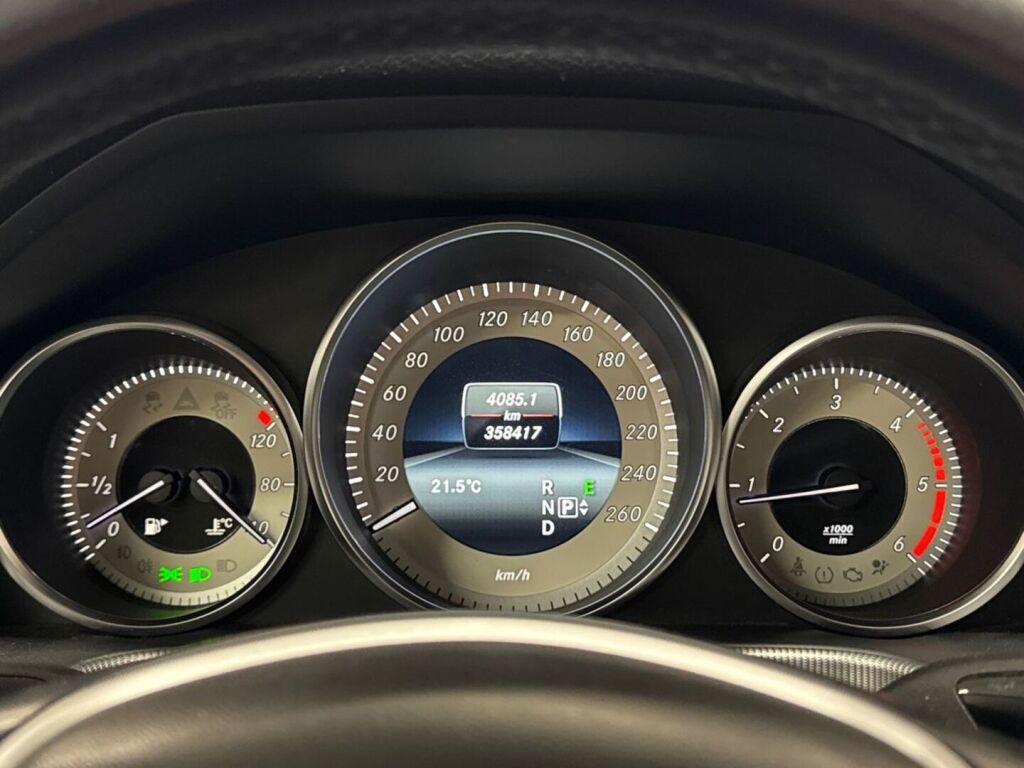 Mercedes-Benz E 2013 Sininen