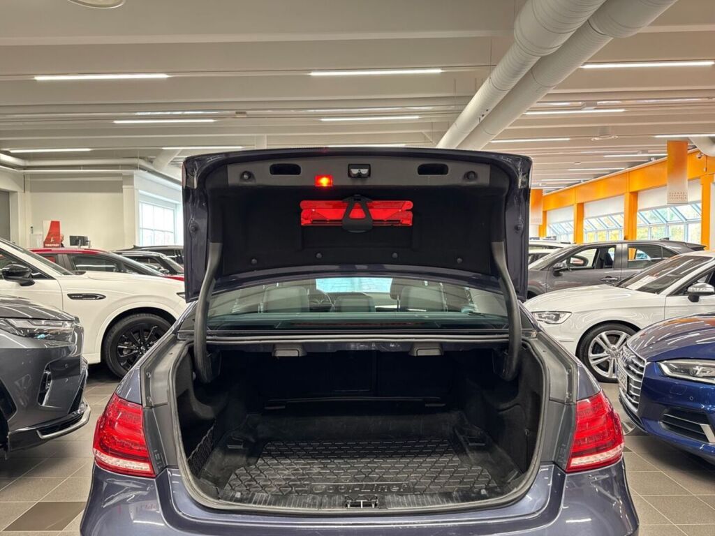 Mercedes-Benz E 2013 Sininen