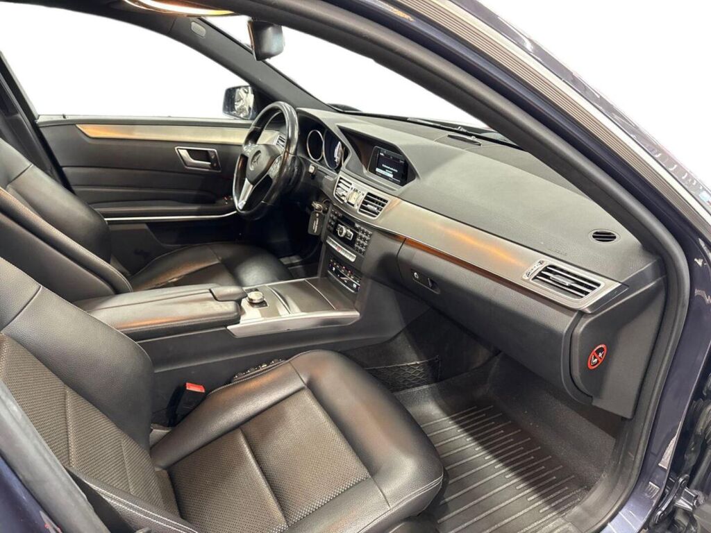 Mercedes-Benz E 2013 Sininen