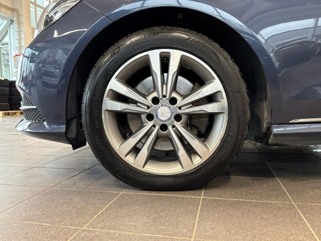 Mercedes-Benz E 2013 Sininen