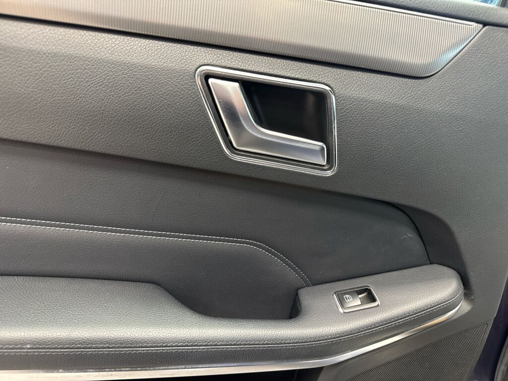 Mercedes-Benz E 2013 Sininen