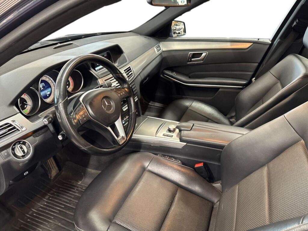 Mercedes-Benz E 2013 Sininen