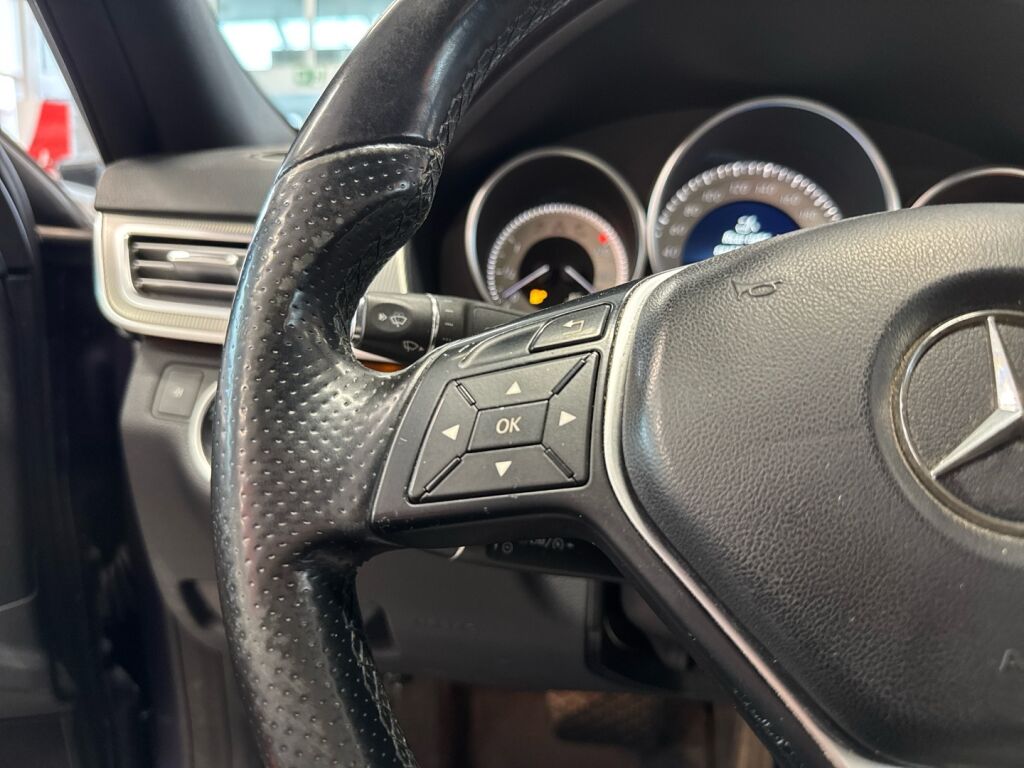 Mercedes-Benz E 2013 Sininen