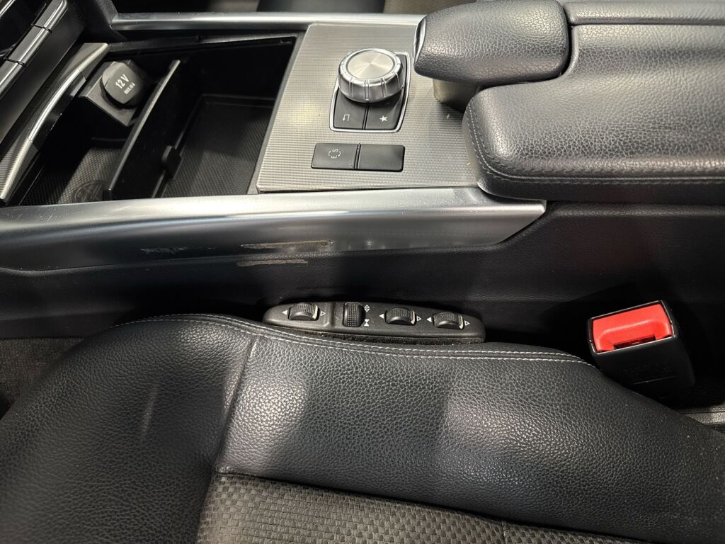 Mercedes-Benz E 2013 Sininen