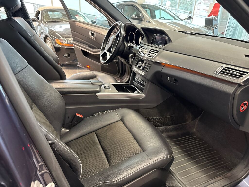 Mercedes-Benz E 2013 Sininen