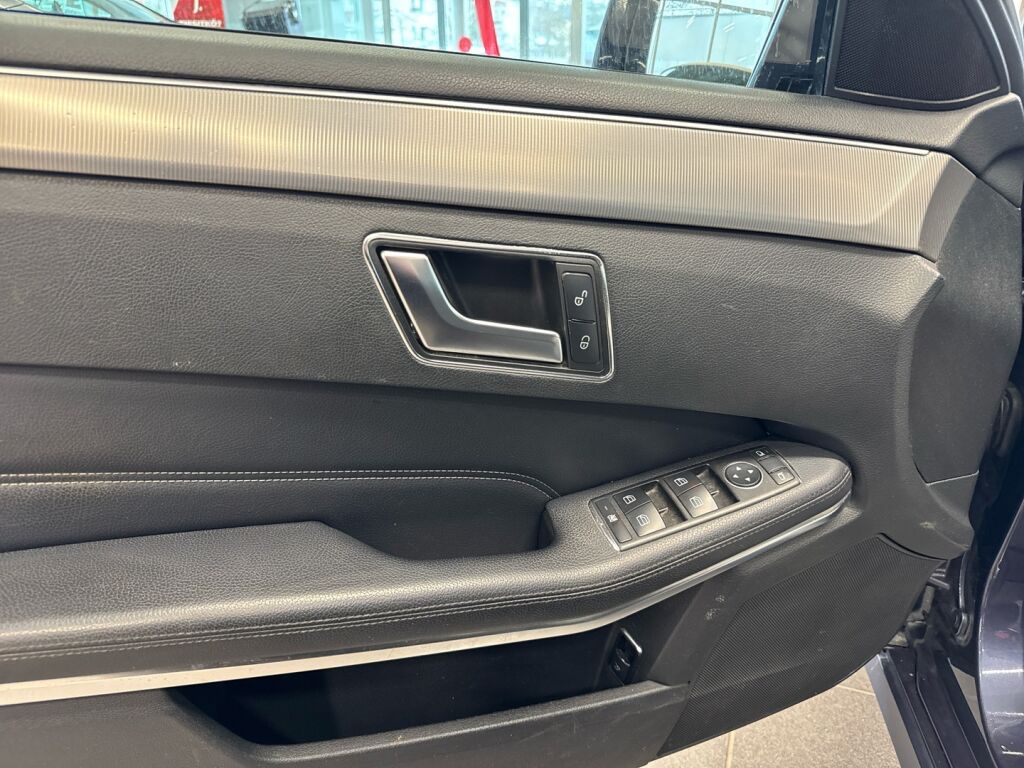 Mercedes-Benz E 2013 Sininen