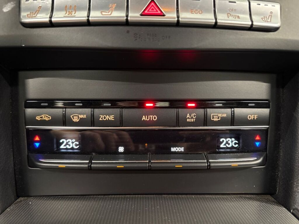 Mercedes-Benz E 2013 Sininen