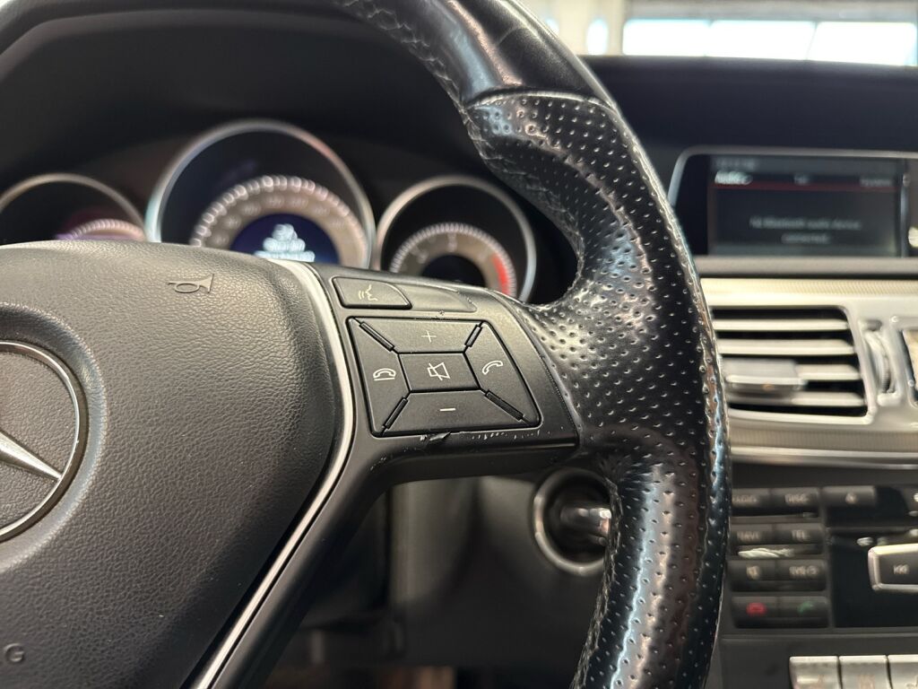 Mercedes-Benz E 2013 Sininen