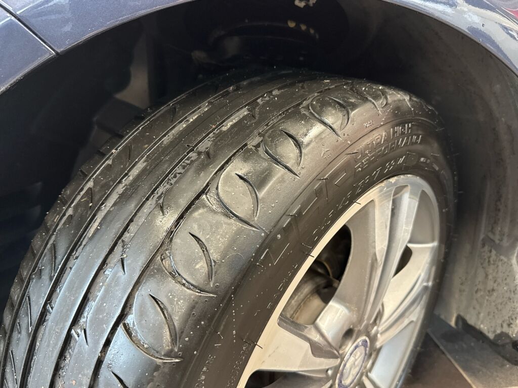 Mercedes-Benz E 2013 Sininen