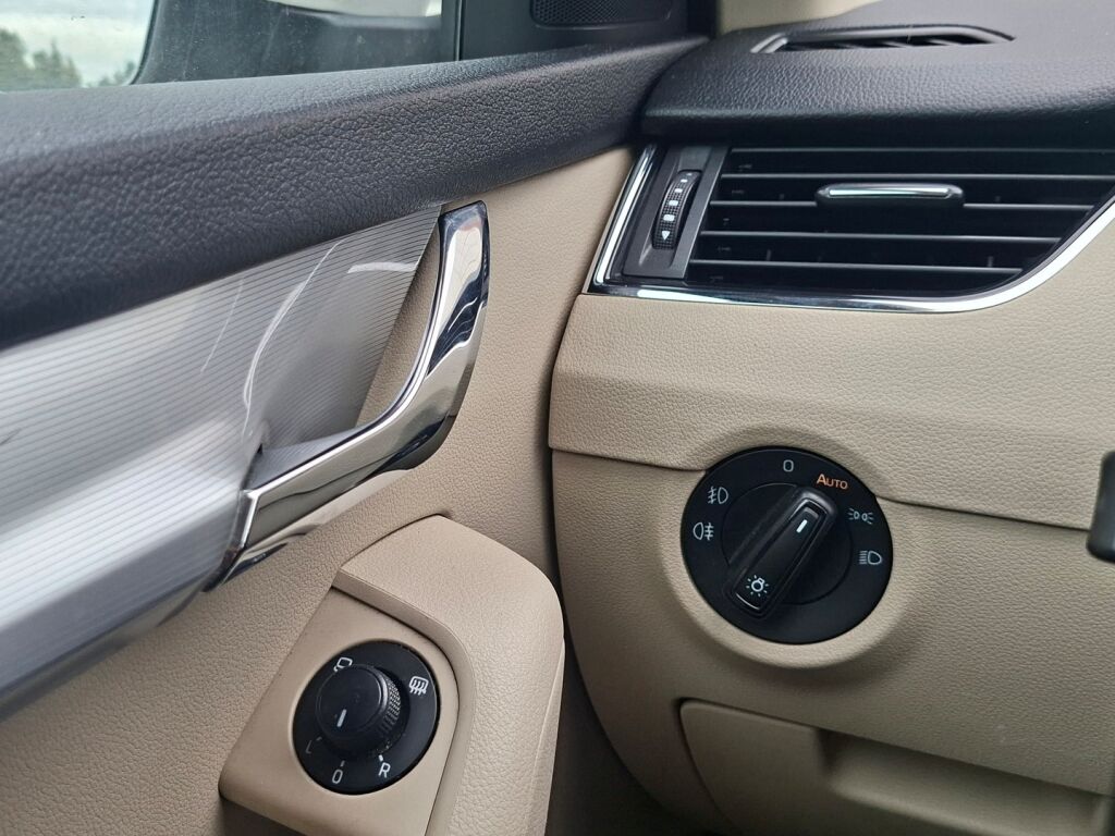 Skoda Octavia 2014 Valkoinen