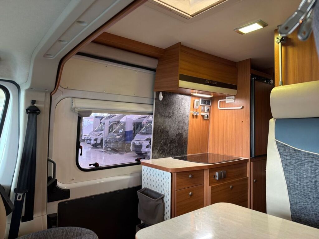Weinsberg R 47 2014 Valkoinen