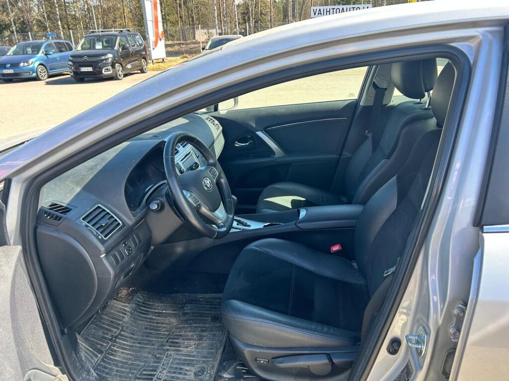 Toyota Avensis 2014 Hopea