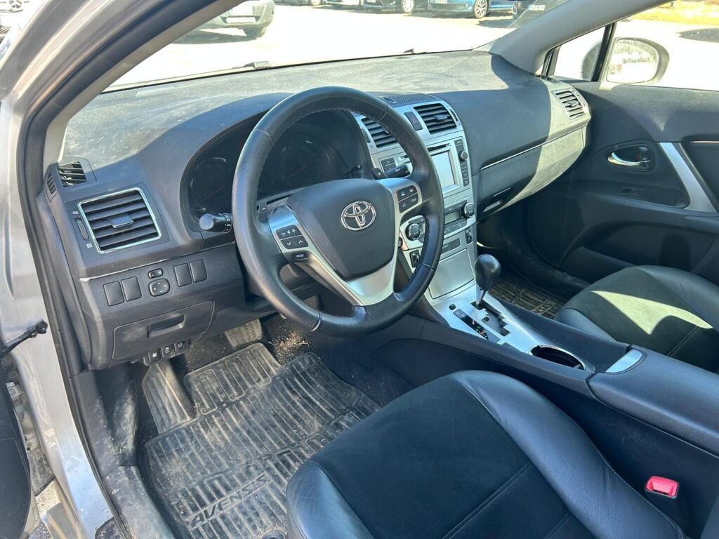 Toyota Avensis 2014 Hopea