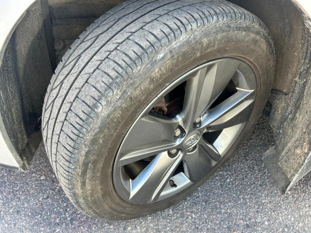 Toyota Avensis 2014 Hopea