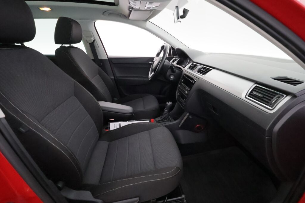 Skoda Rapid 2014 Punainen