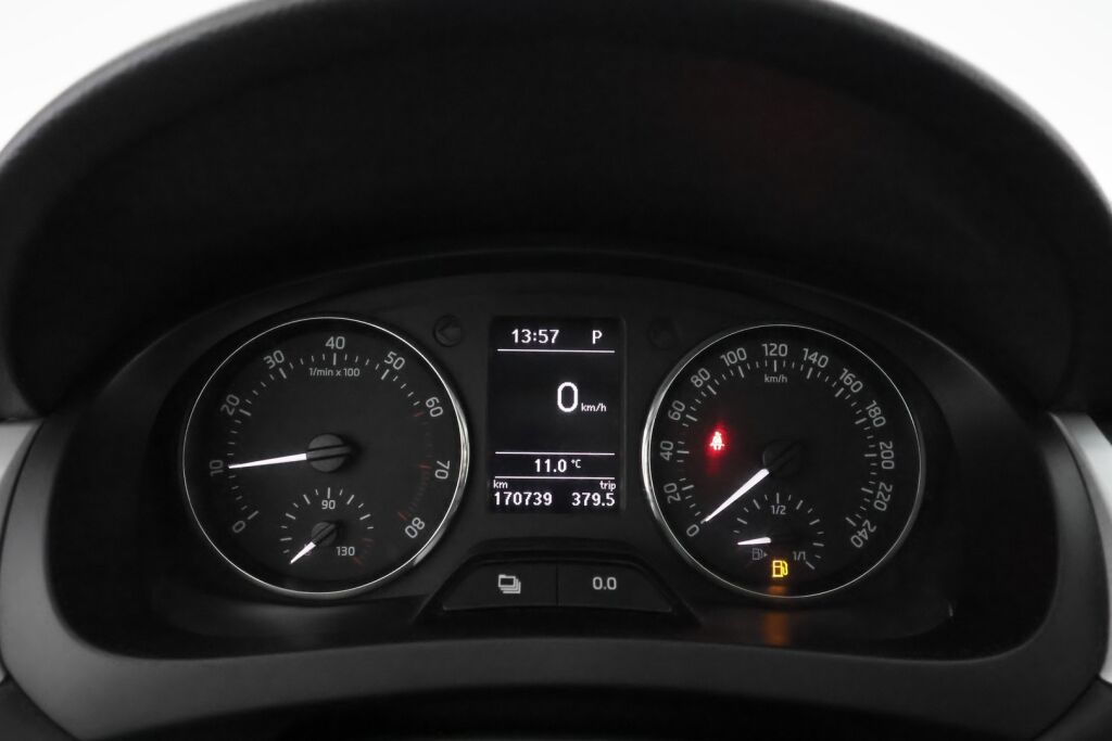 Skoda Rapid 2014 Punainen