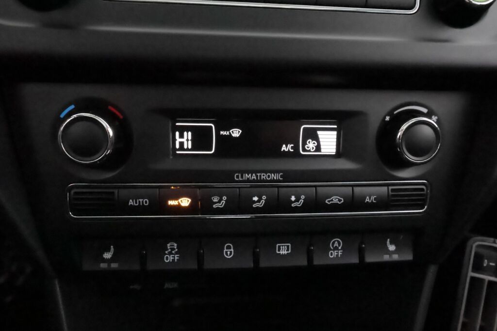 Skoda Rapid 2014 Punainen