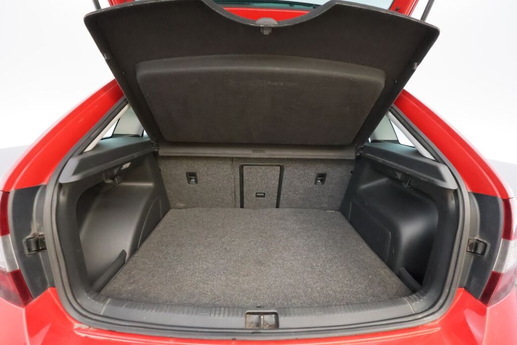 Skoda Rapid 2014 Punainen