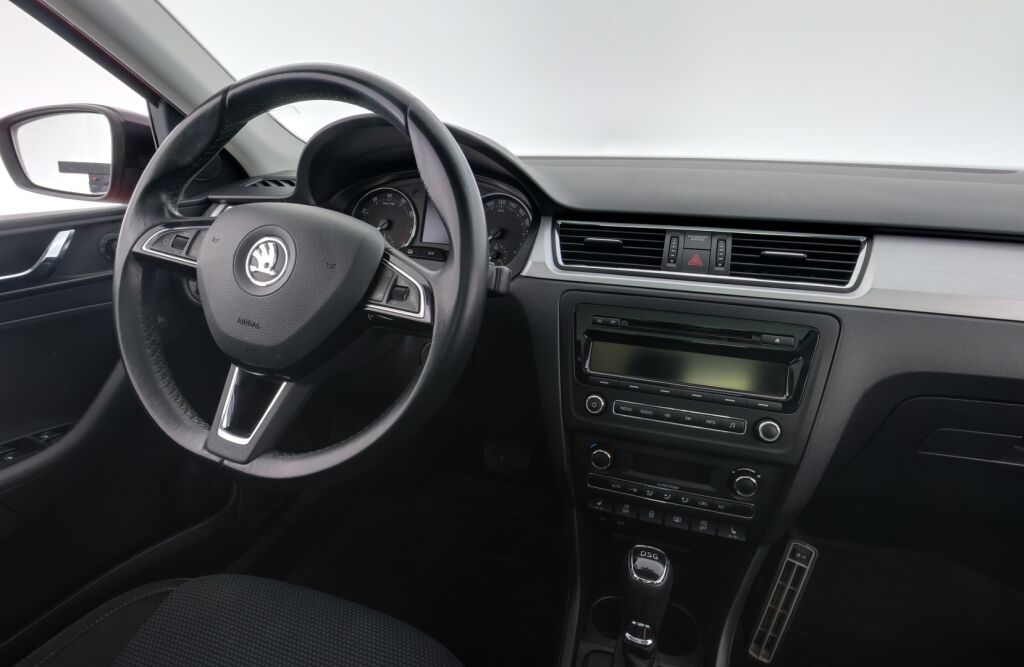 Skoda Rapid 2014 Punainen