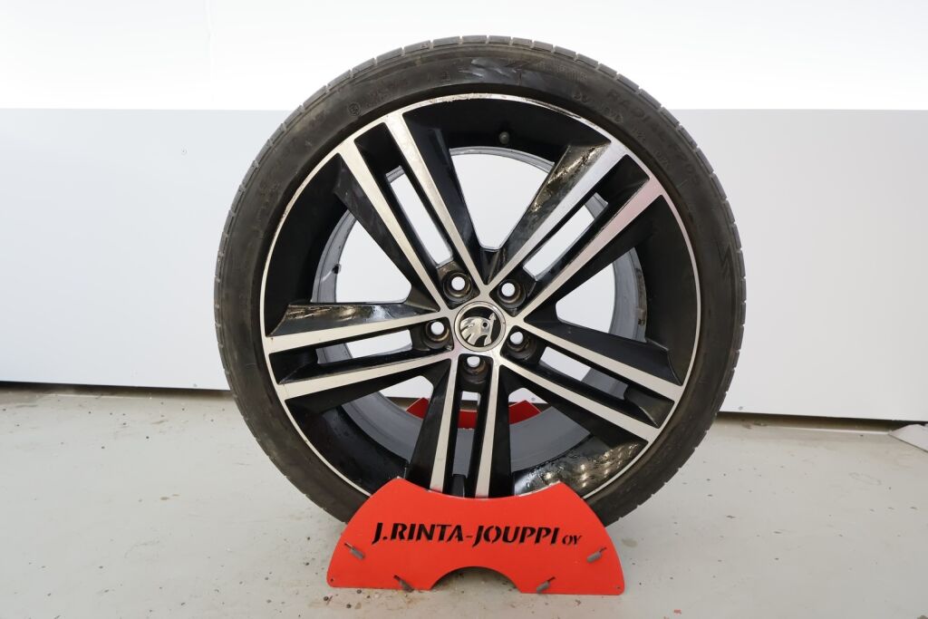 Skoda Rapid 2014 Punainen