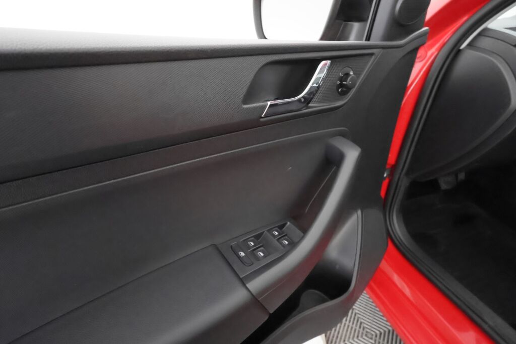 Skoda Rapid 2014 Punainen