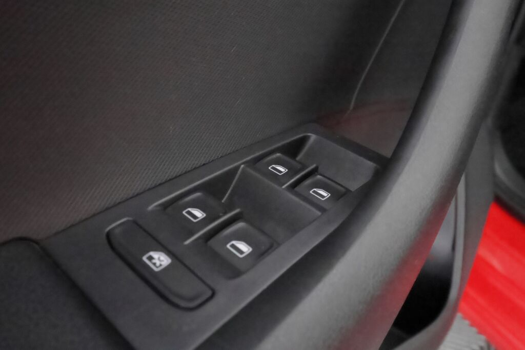 Skoda Rapid 2014 Punainen