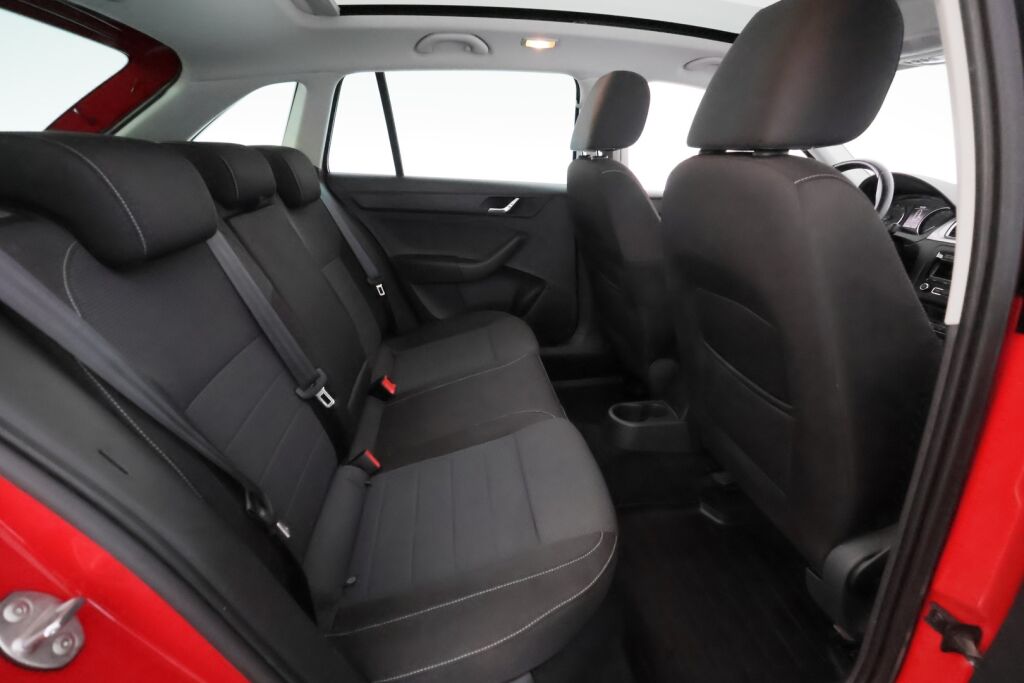 Skoda Rapid 2014 Punainen