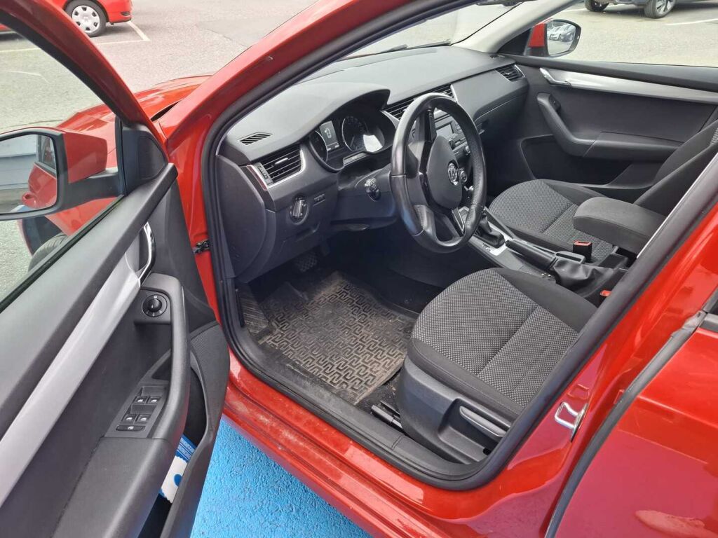Skoda Octavia 2014 Punainen