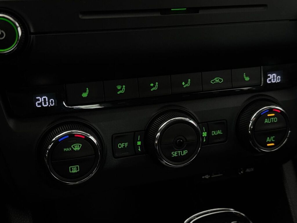 Skoda Octavia 2014 Punainen