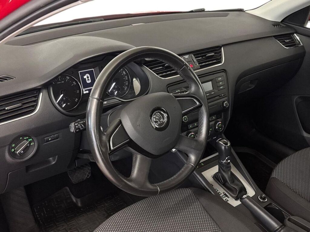 Skoda Octavia 2014 Punainen
