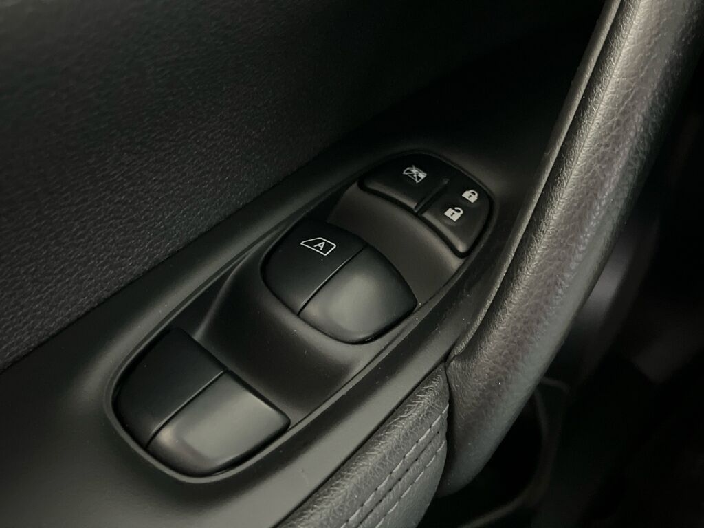 Nissan Qashqai 2014 Musta