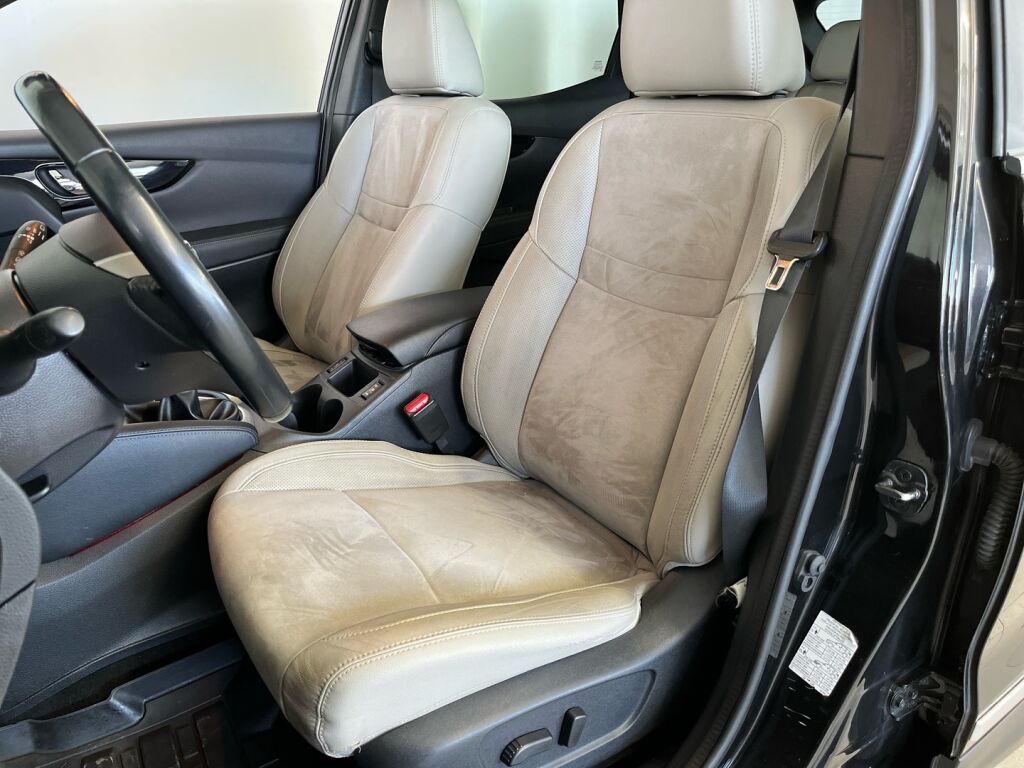 Nissan Qashqai 2014 Musta