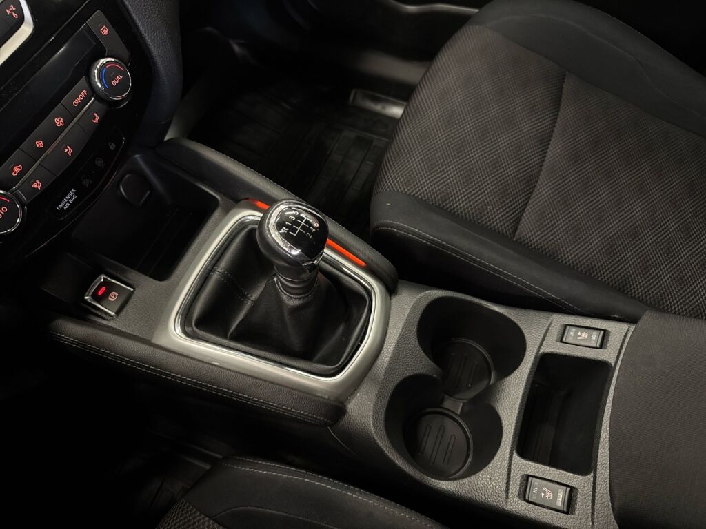 Nissan Qashqai 2014 Ruskea (beige)