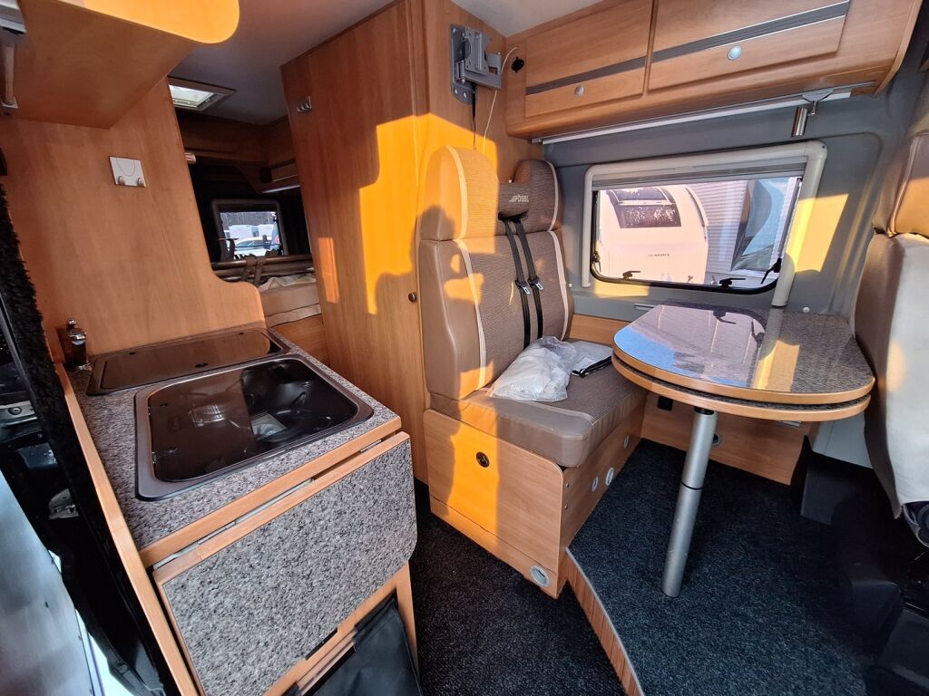 Pössl 2 WIN VAN 600 2014 Musta