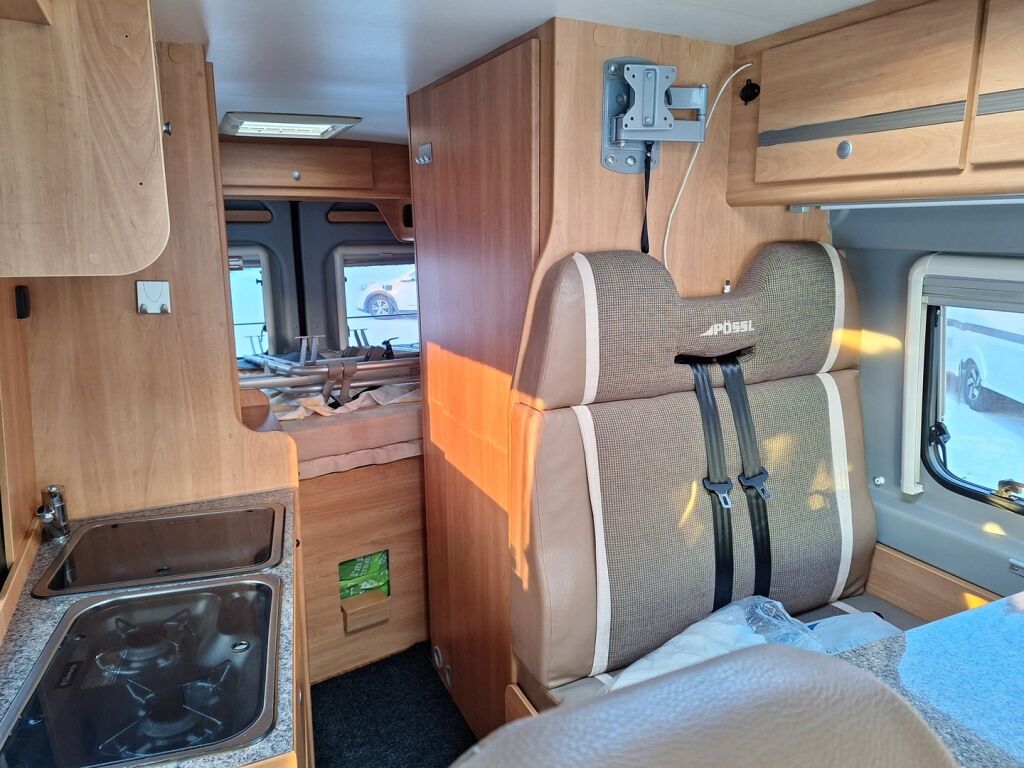 Pössl 2 WIN VAN 600 2014 Musta