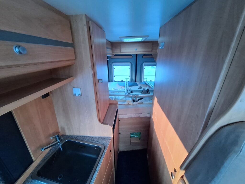 Pössl 2 WIN VAN 600 2014 Musta