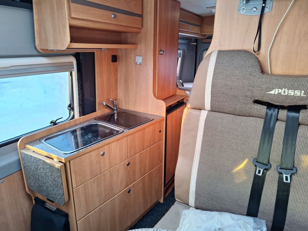 Pössl 2 WIN VAN 600 2014 Musta