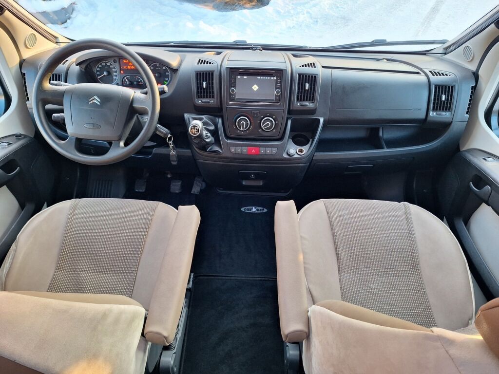 Pössl 2 WIN VAN 600 2014 Musta