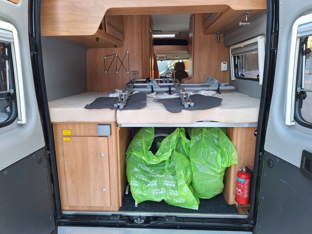 Pössl 2 WIN VAN 600 2014 Musta