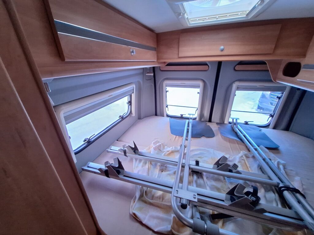 Pössl 2 WIN VAN 600 2014 Musta