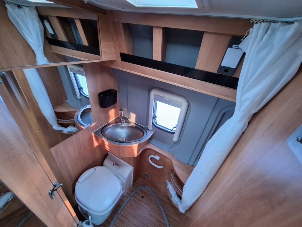 Pössl 2 WIN VAN 600 2014 Musta