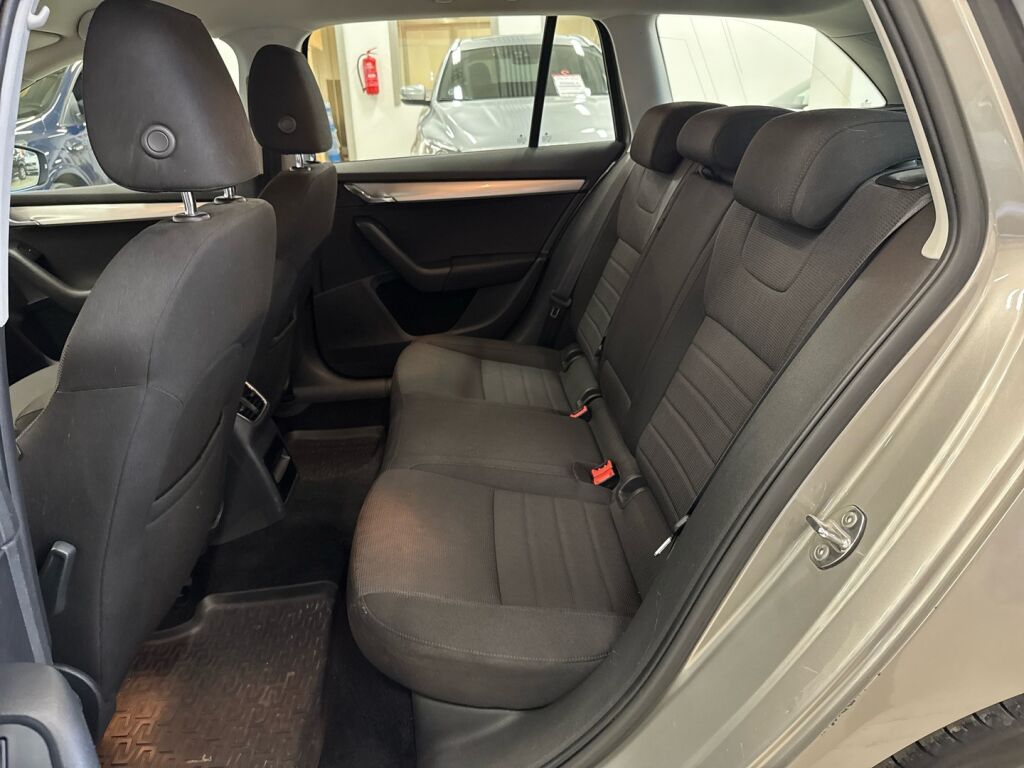 Skoda Octavia 2014 Ruskea (beige)