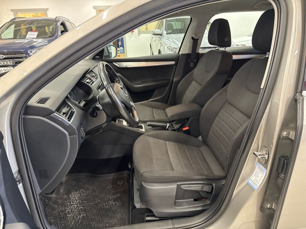 Skoda Octavia 2014 Ruskea (beige)