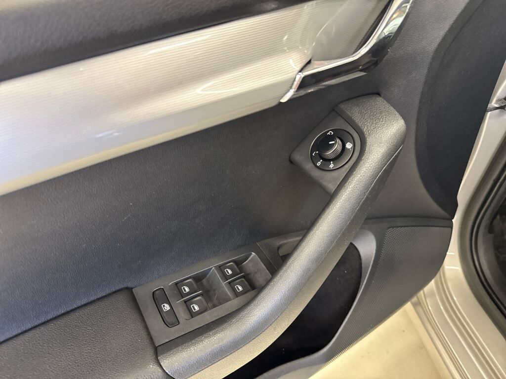 Skoda Octavia 2014 Ruskea (beige)